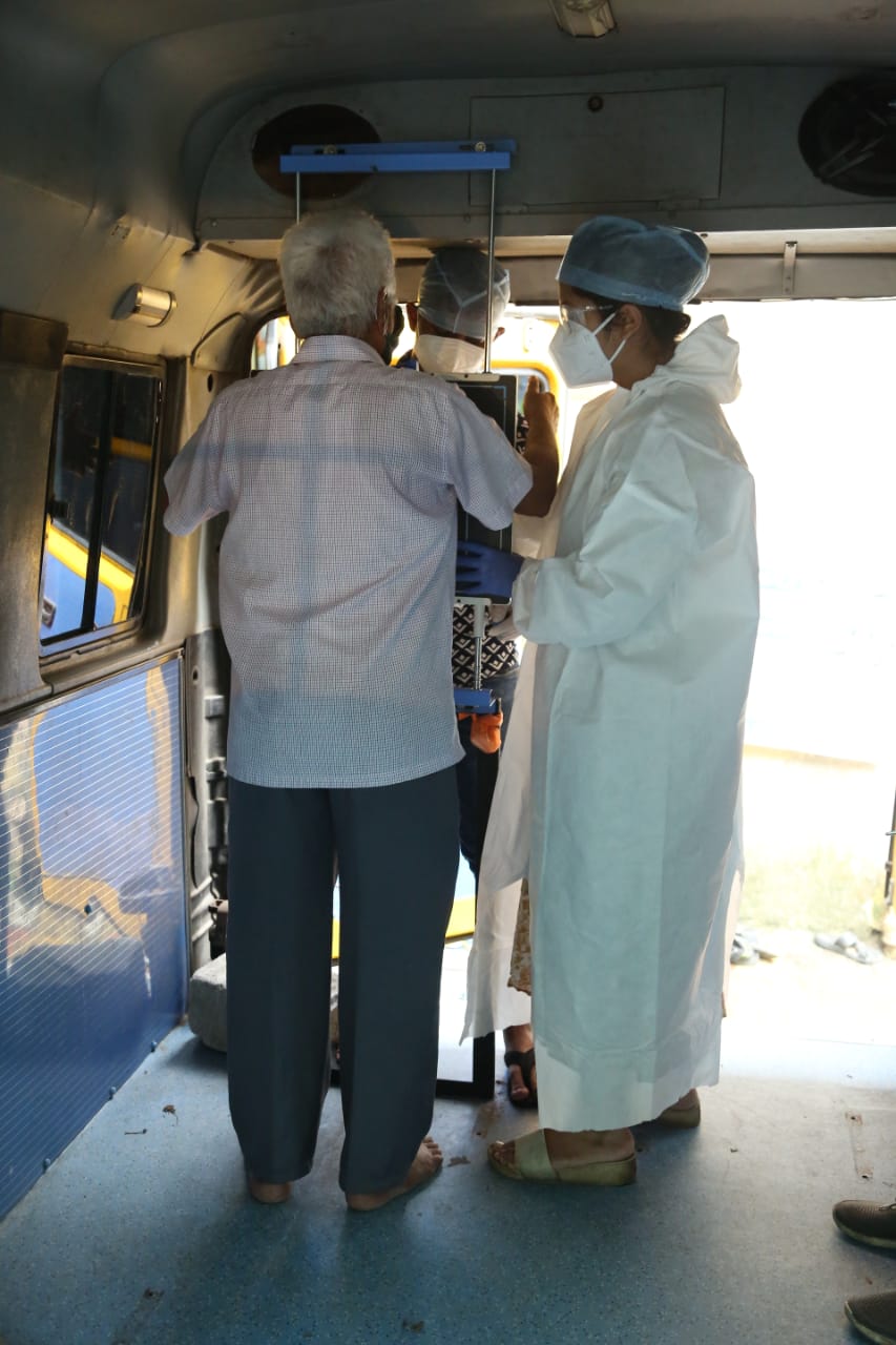 A patient being screen in a BJS van equipped with qXR